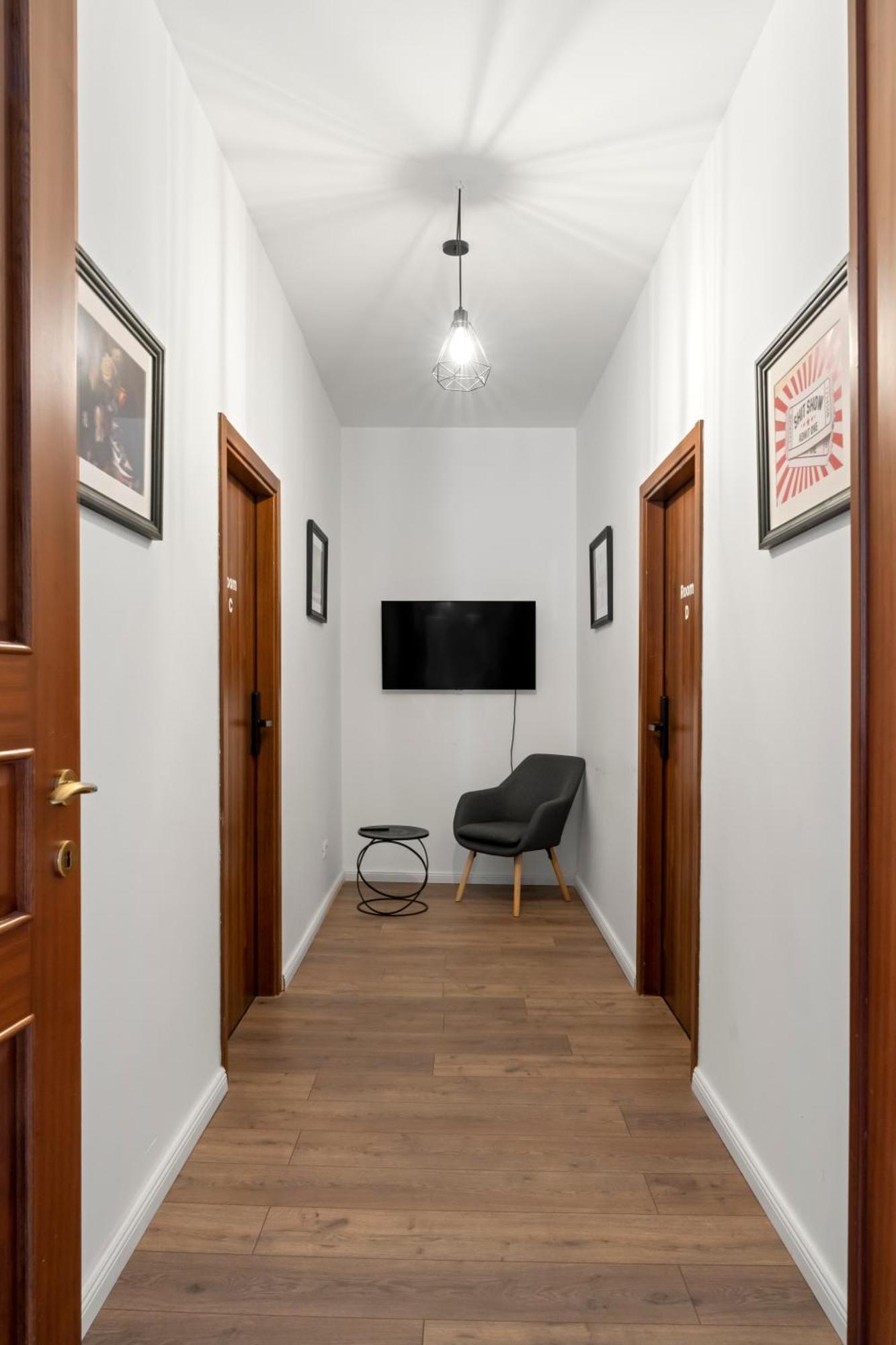 Nest Boutique Hostel Букурещ Екстериор снимка