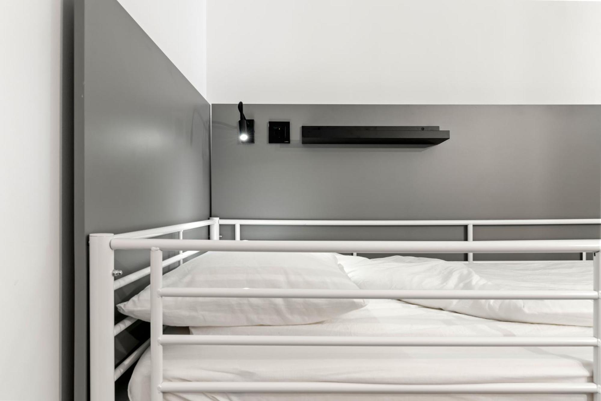 Nest Boutique Hostel Букурещ Екстериор снимка