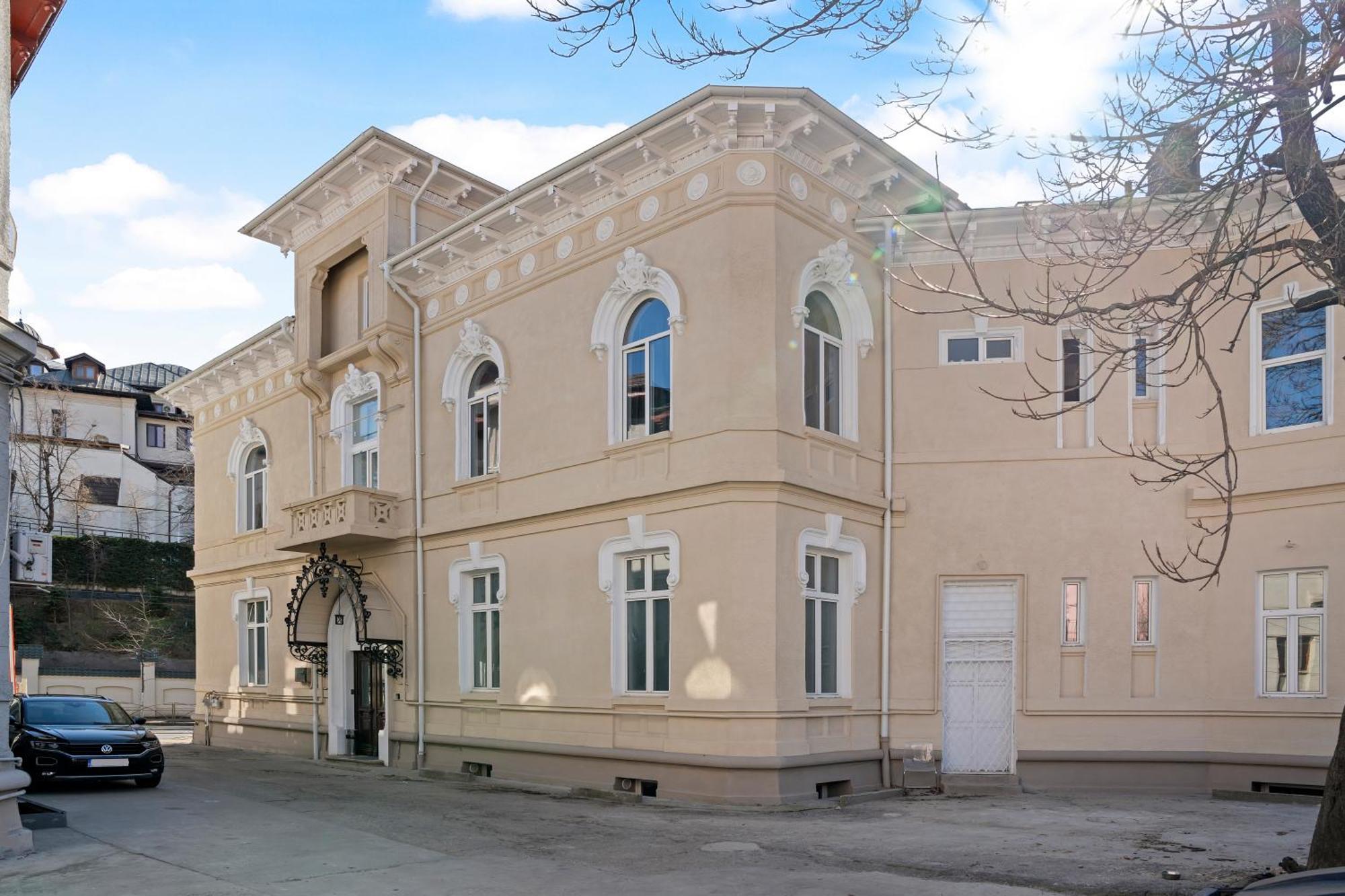Nest Boutique Hostel Букурещ Екстериор снимка